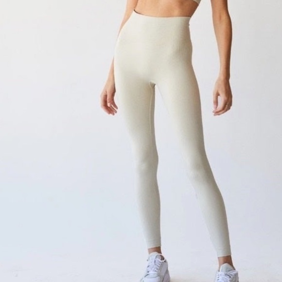 SET active Sculptflex Leggings - Oat Milk - Picture 5 of 5